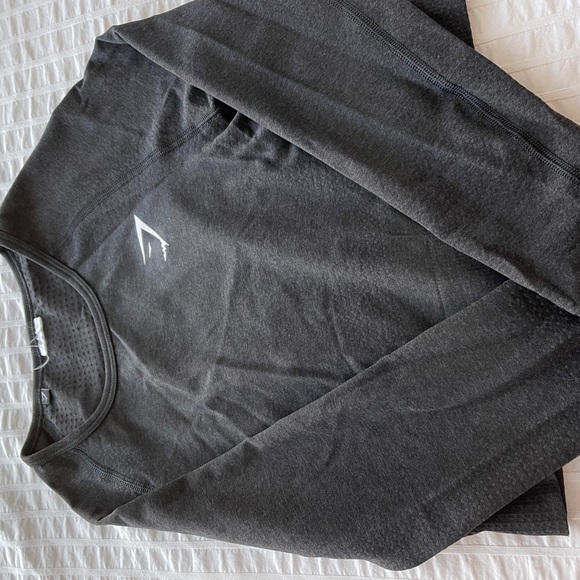 SOLD Gymshark cropped workout top - Picture 3 of 5